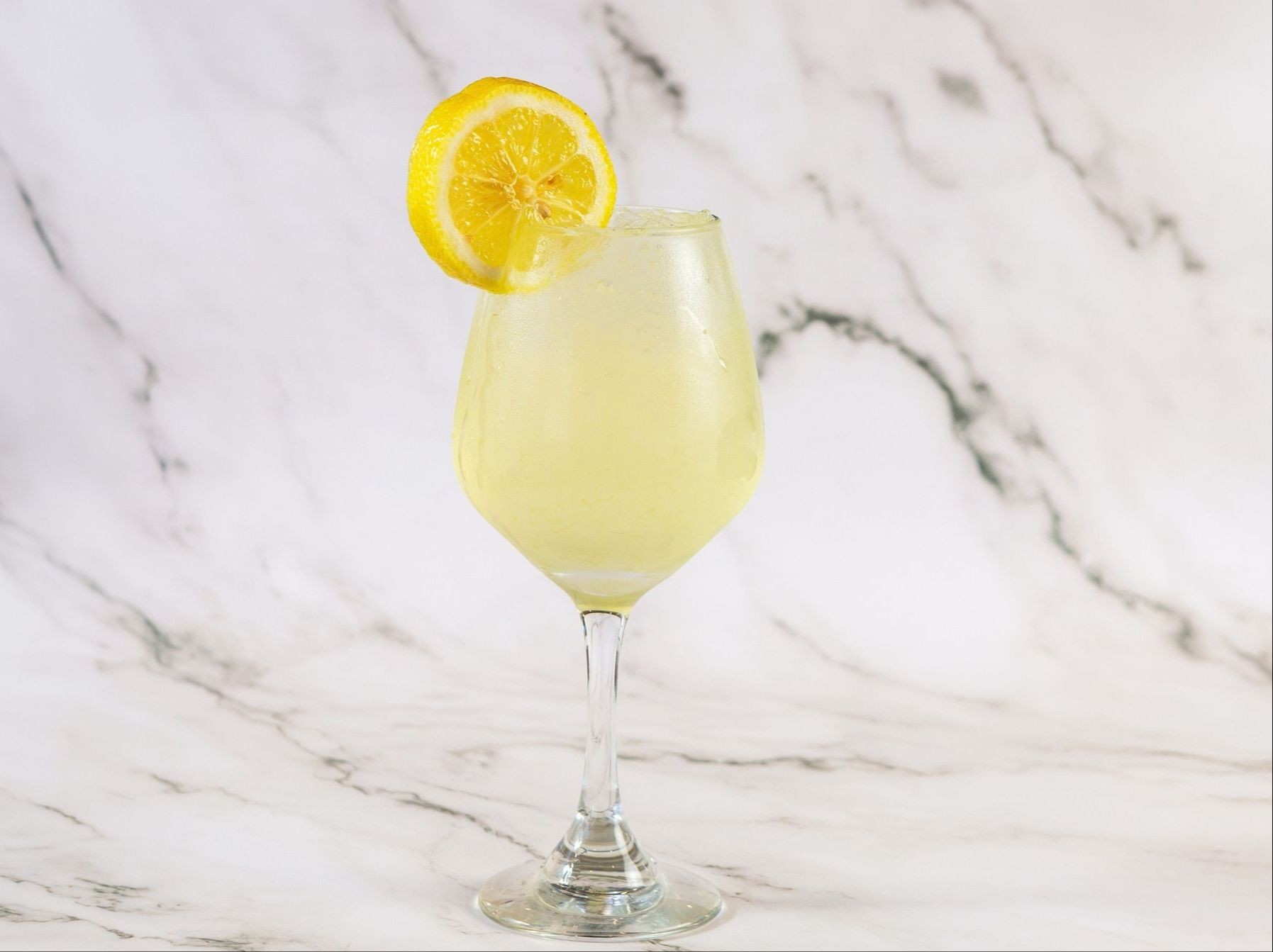 Lemonade / عصير ليمون.