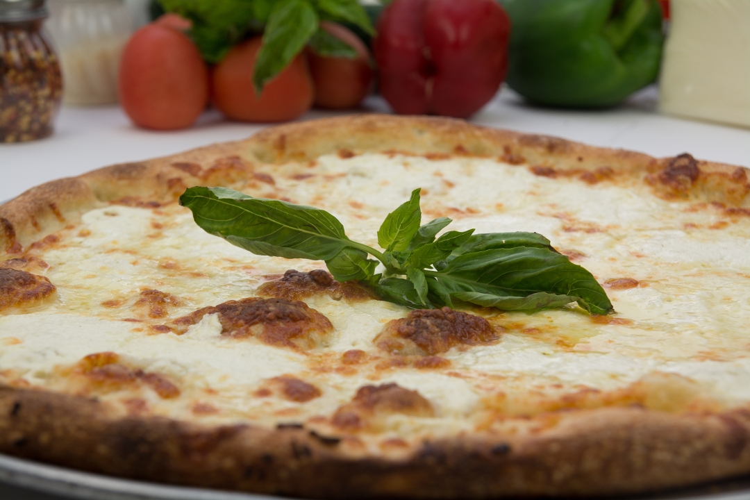Lg White Pizza.