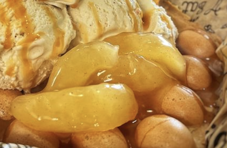 The Mainlander- Apple Pie Ala Mode Waffle Sundae.