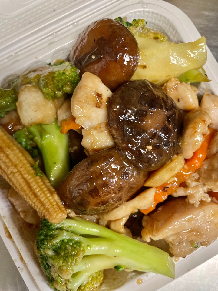 冬菇鸡 15.Chicken w/Mushroom.