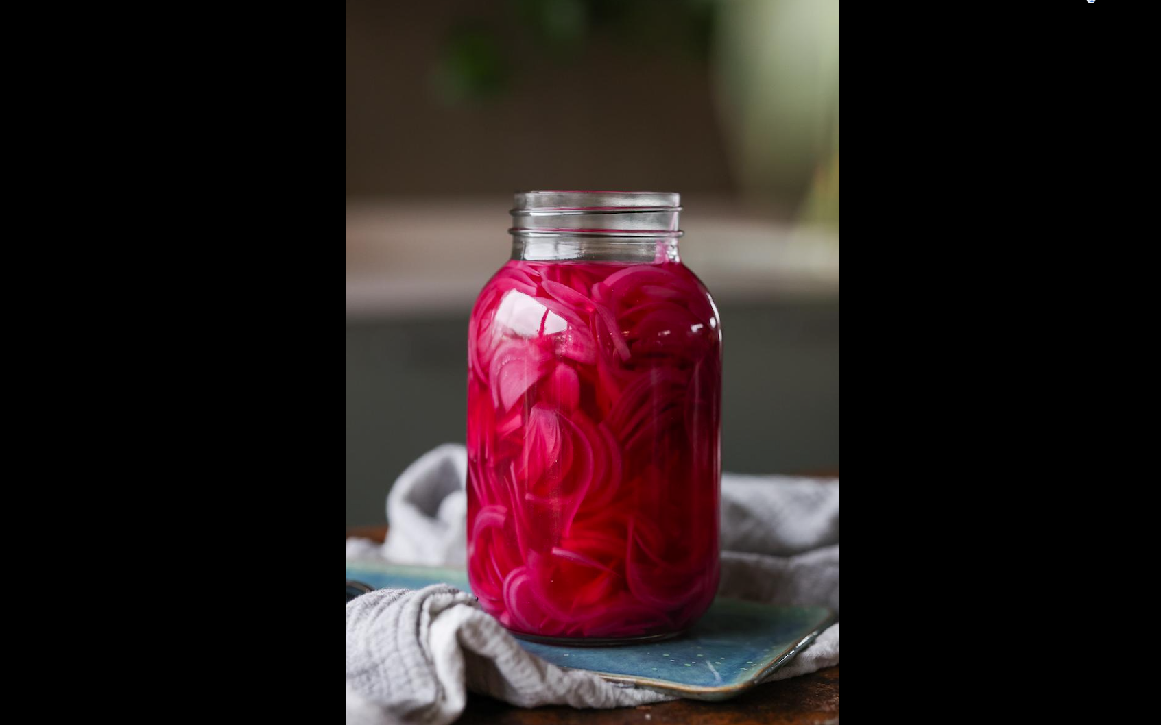 HOUSE MADE PICKLED RED ONIONS (8 OZ).