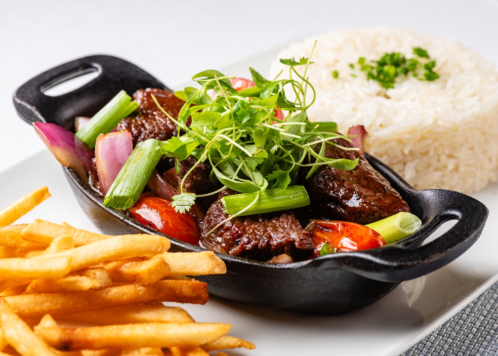 Lomo Saltado.