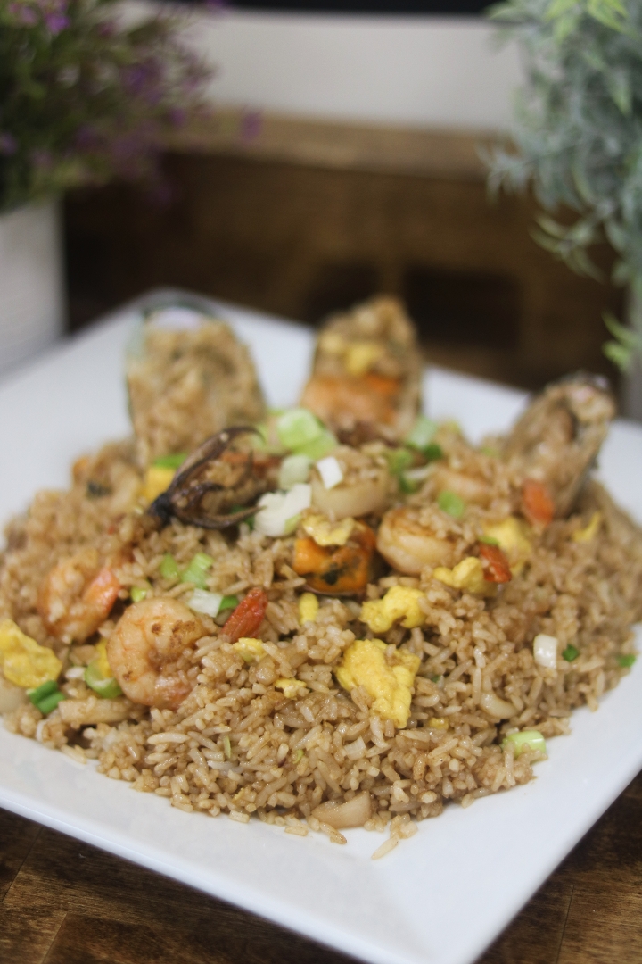 Bowl 16 - Arroz Chaufa de Mariscos.