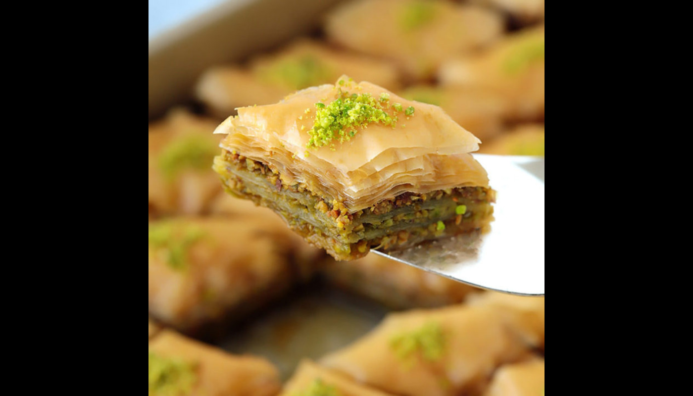 Baklava (بقلاوة).