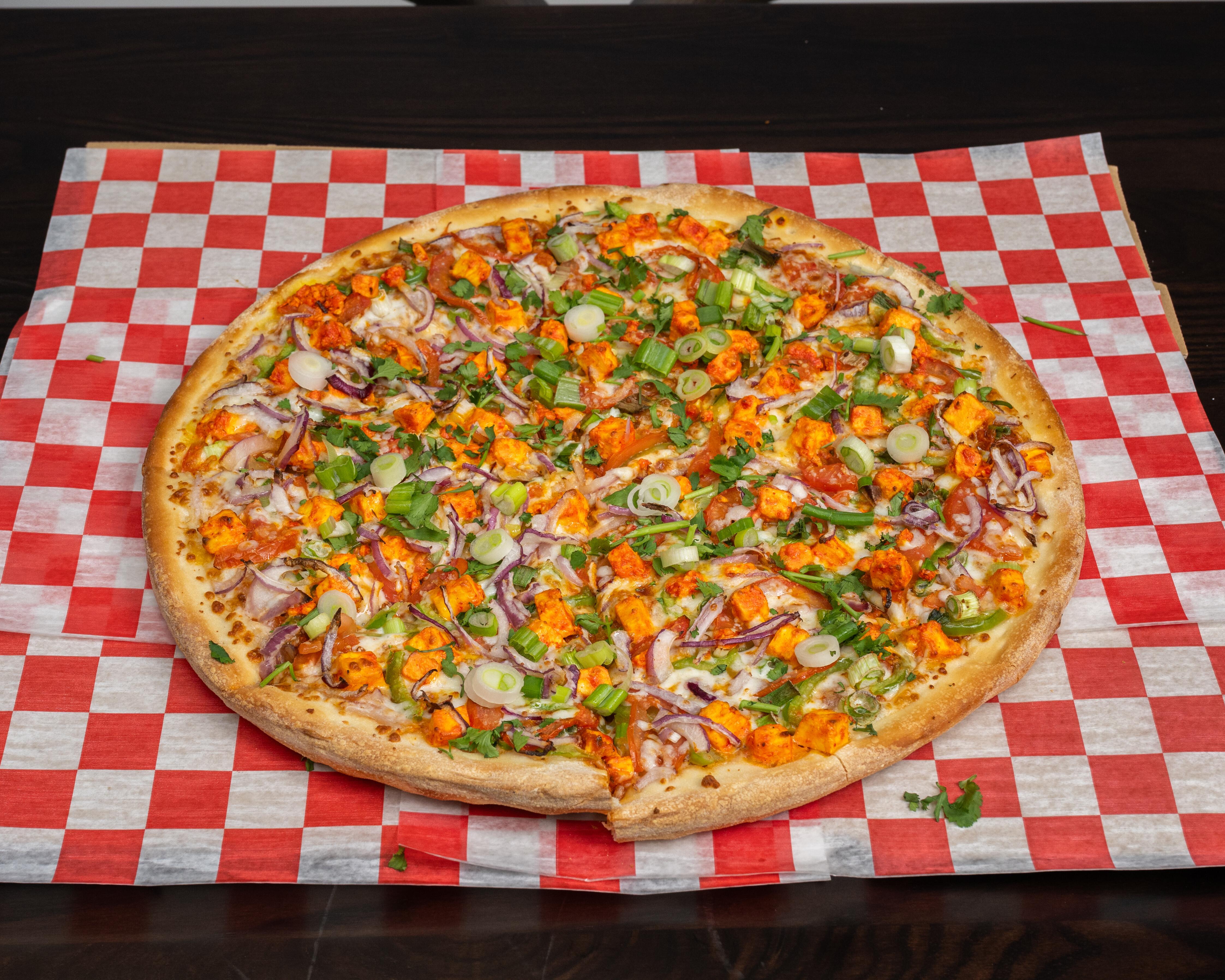 Medium 14" Tandoori Paneer Pizza.