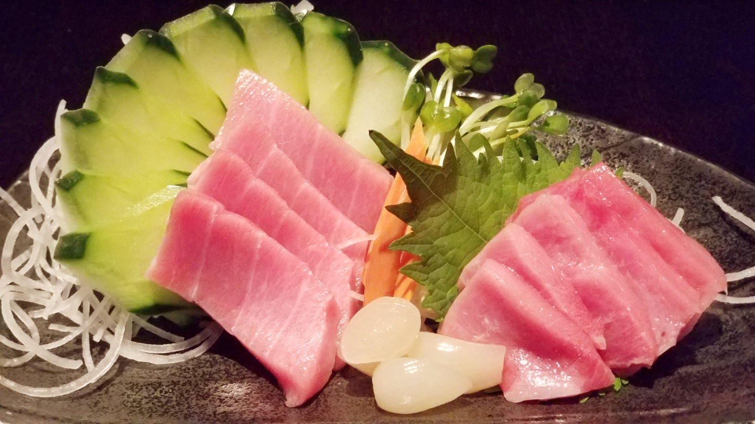 Chutoro Sashimi (6pc).