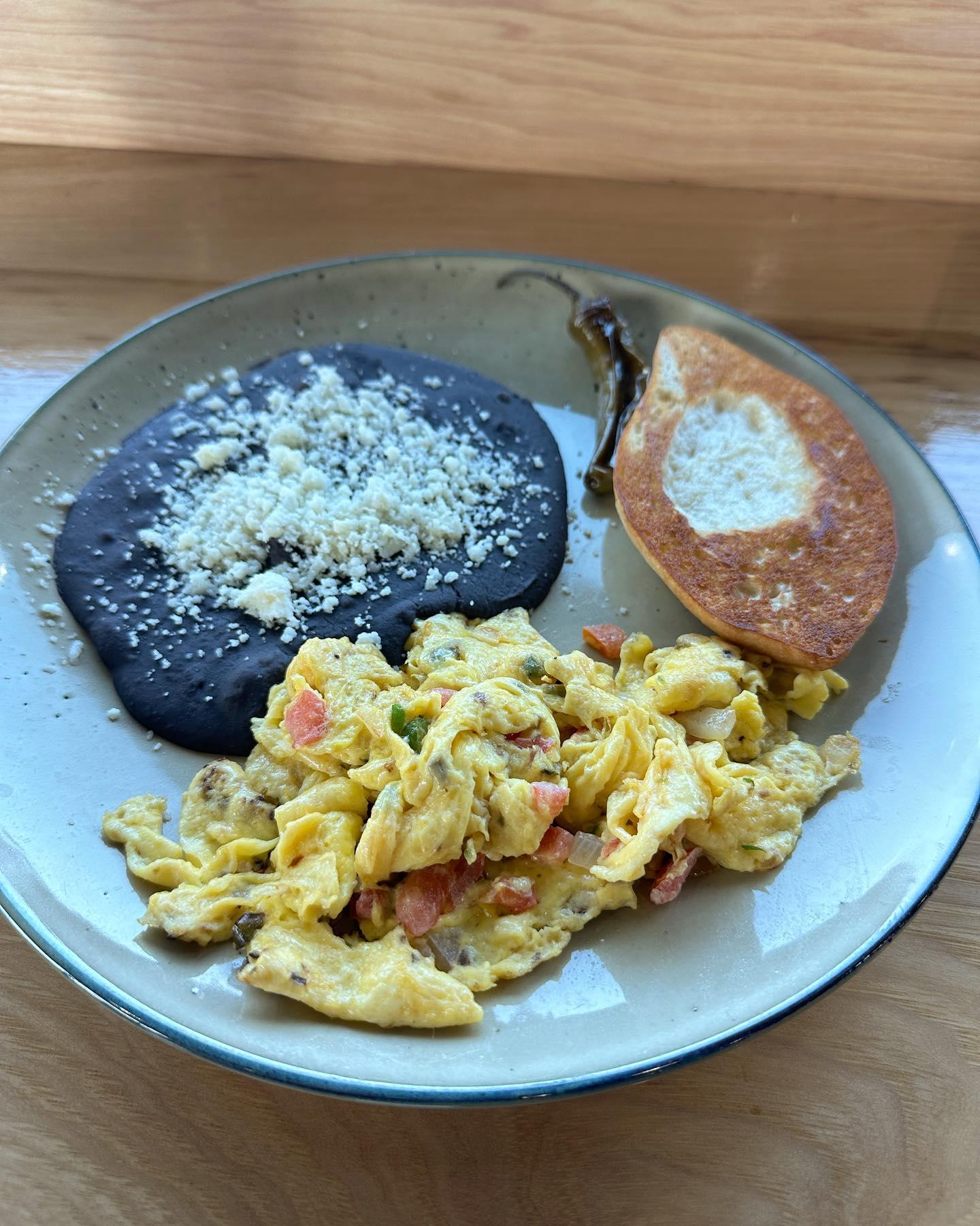Huevos a la Mexicana.