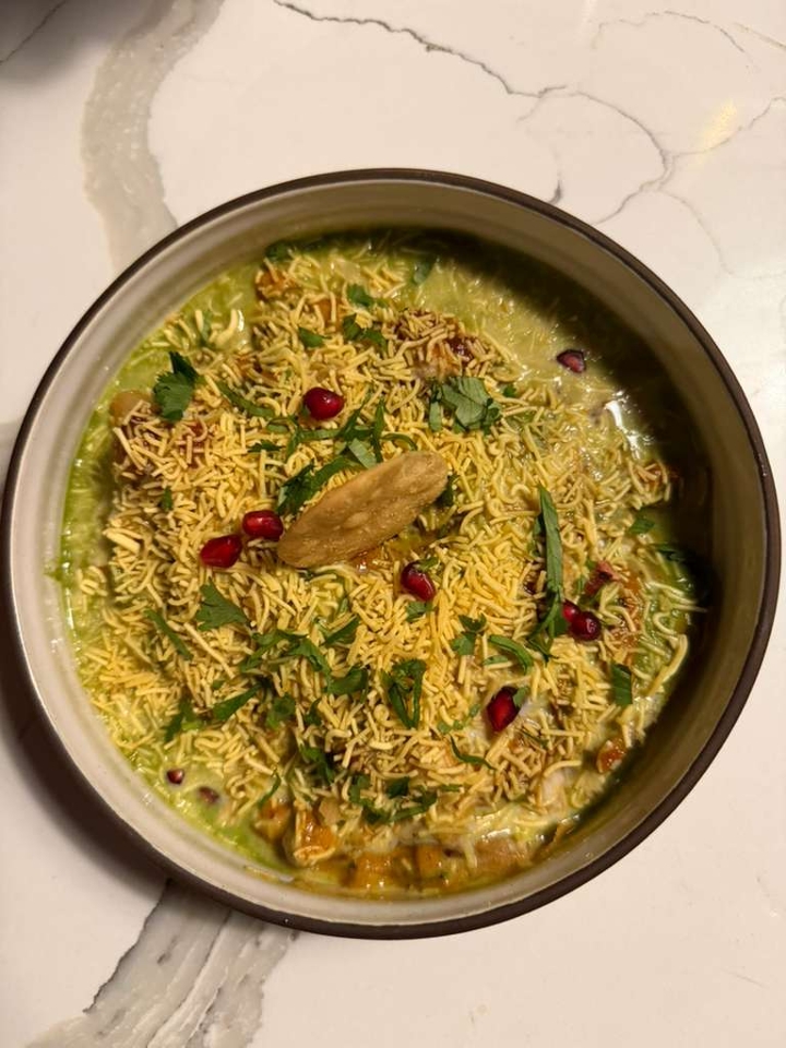 Samosa Chaat (v, d).