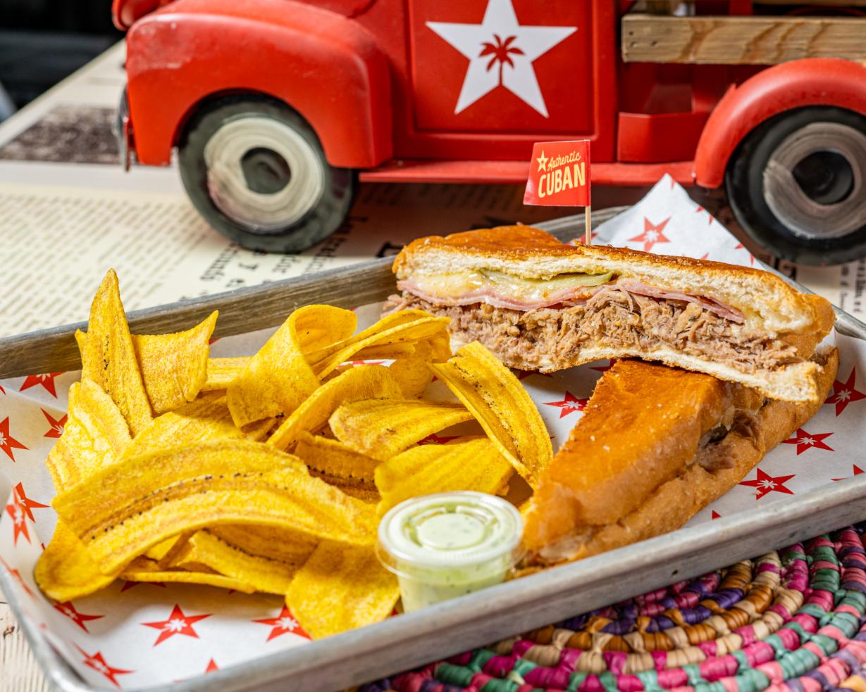 MEDIA NOCHE SANDWICH.