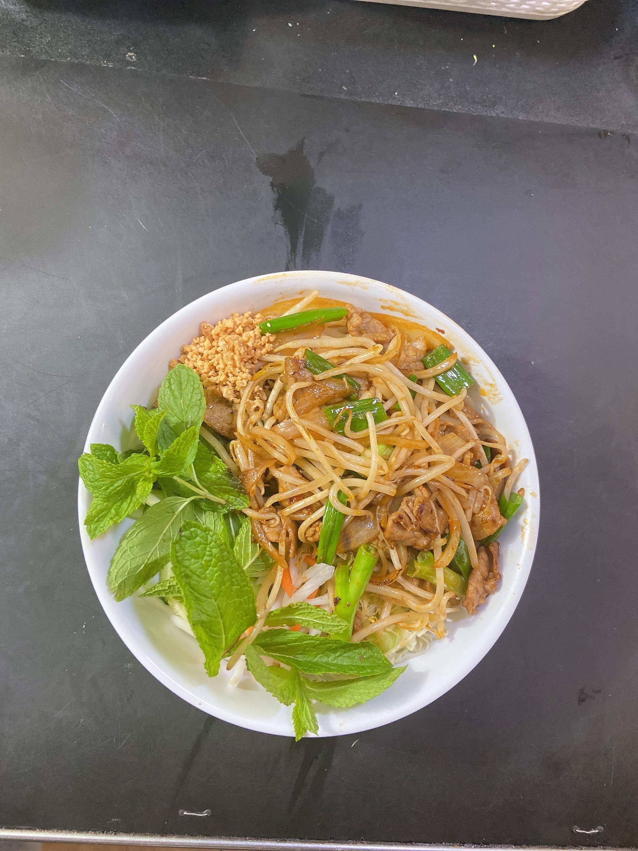 B7 - Wokked Lemongrass Beef Vermicelli - Bún Bò Xào Xả.