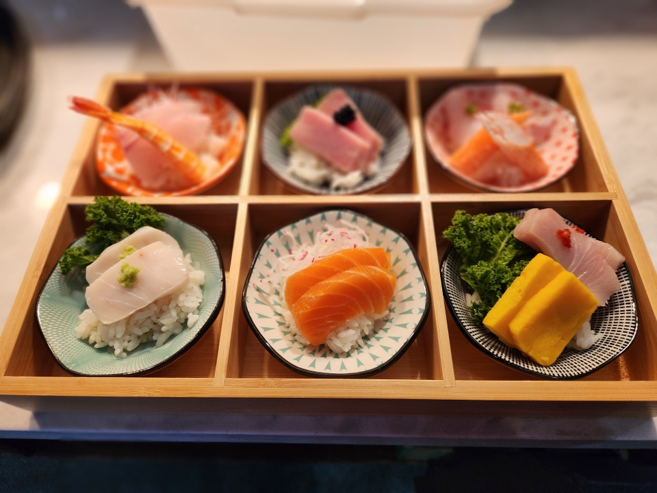 Chirashi Dinner🐟 w/ Salad*.