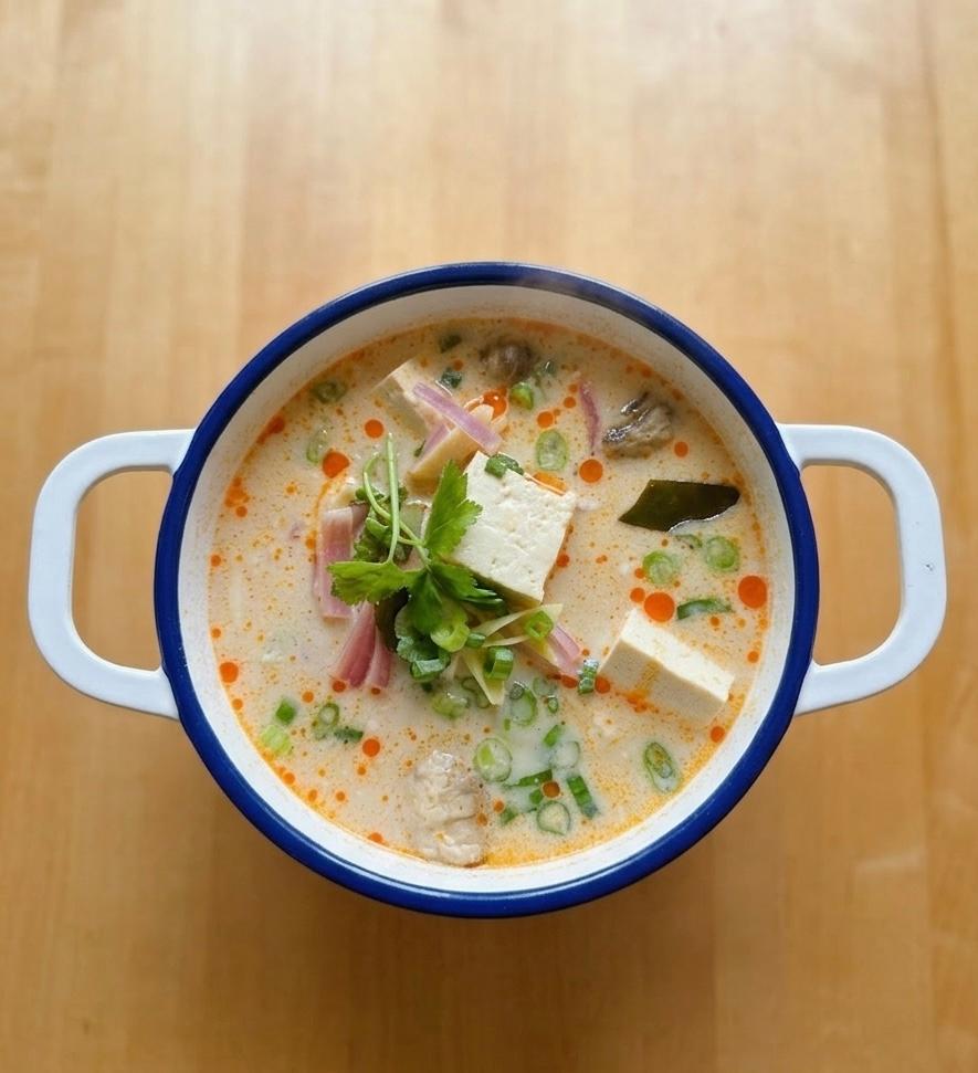 Tom Kha (G).