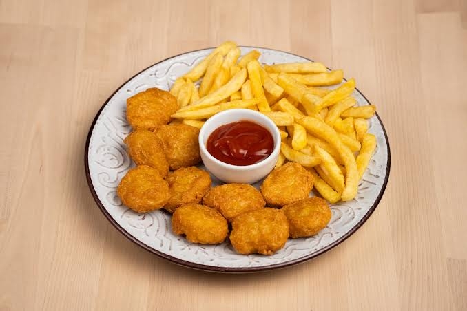 Kids Combo Chicken Nuggets + Fries.