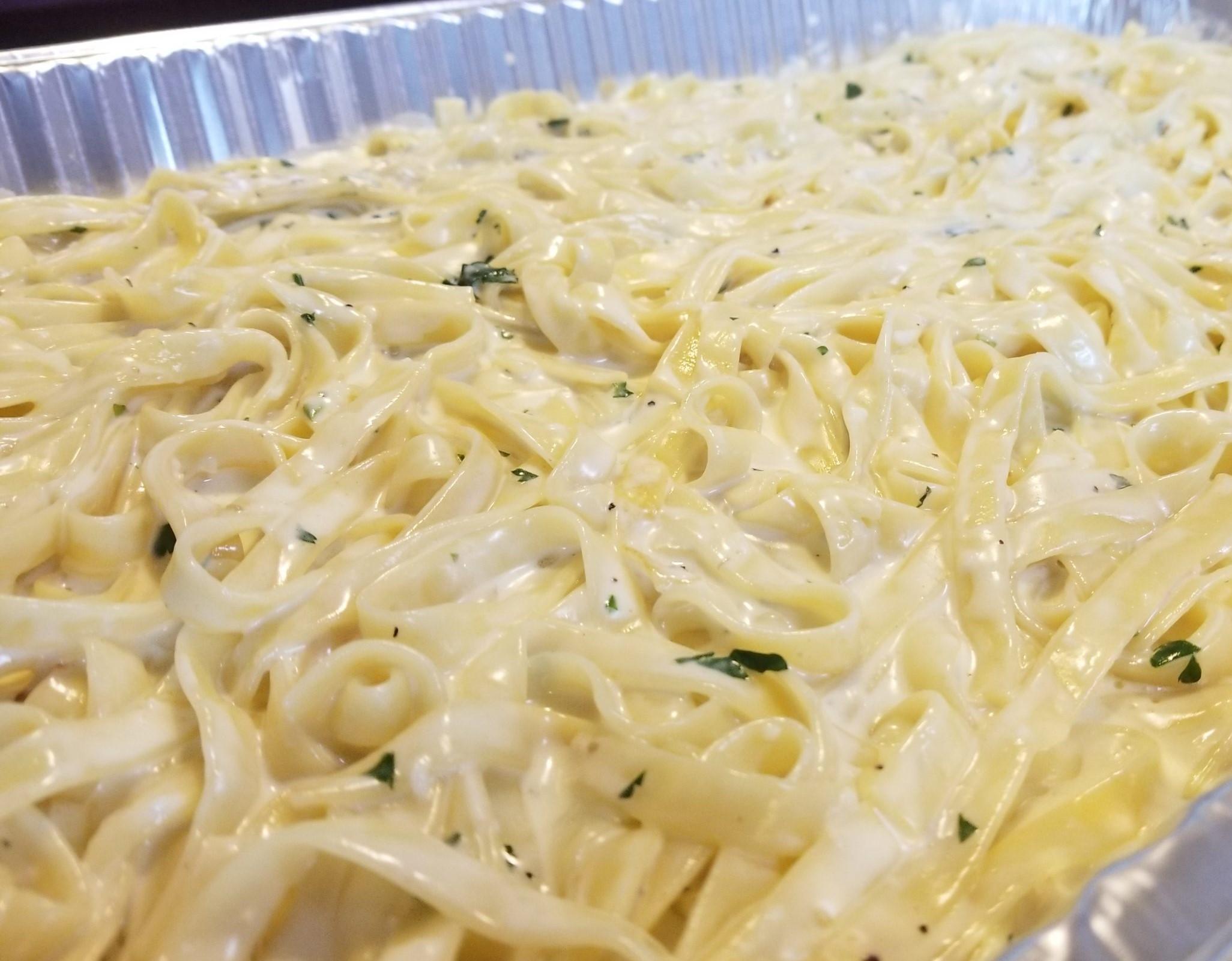 Fettuccini Alfredo Catering Tray.