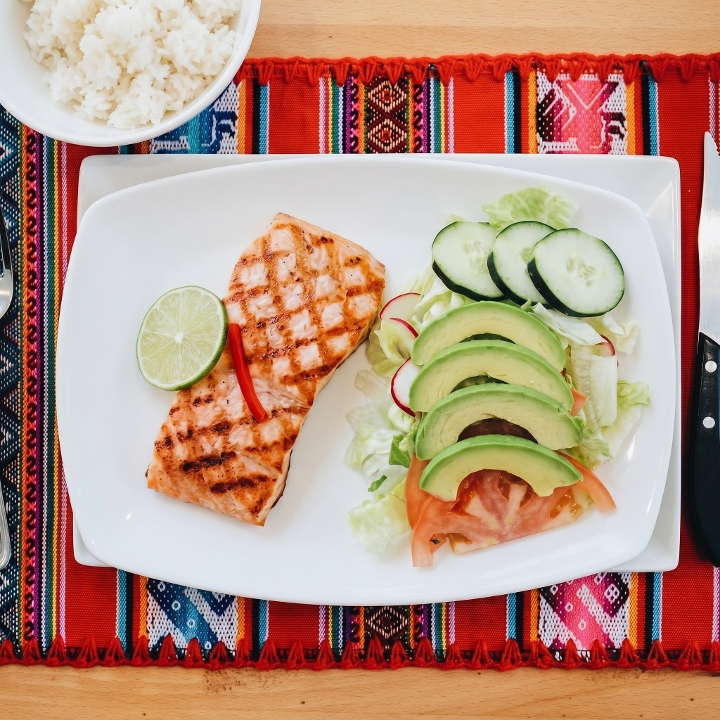 Salmon a la Parilla Con 2 Opciones.