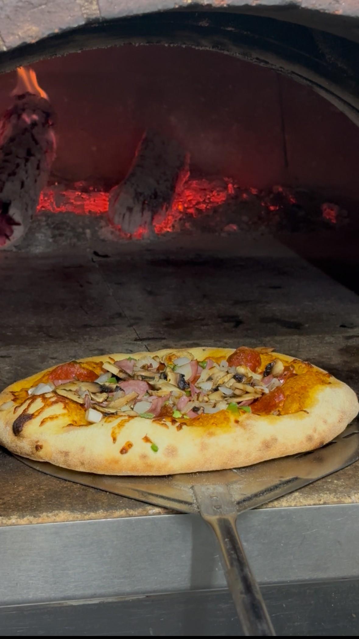 Fusion Pizza (Supreme).