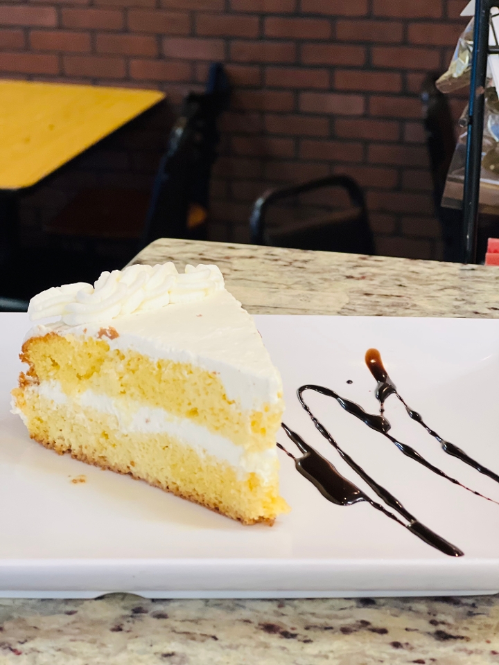 Tres Leches Vainilla Cake.