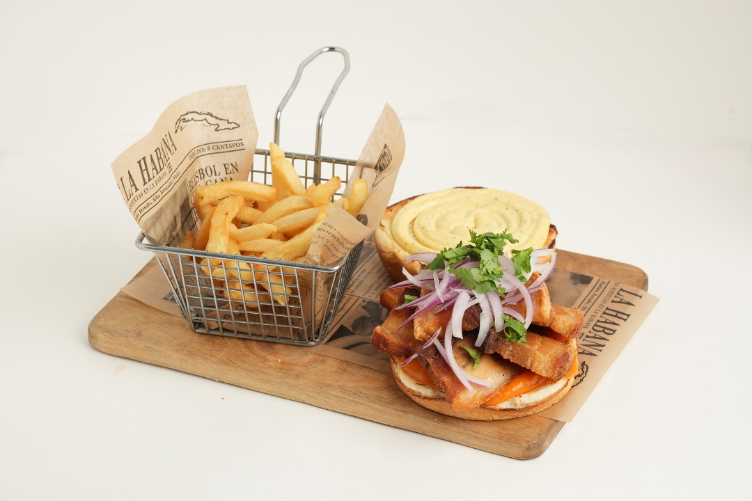 Pan con Chicharron.