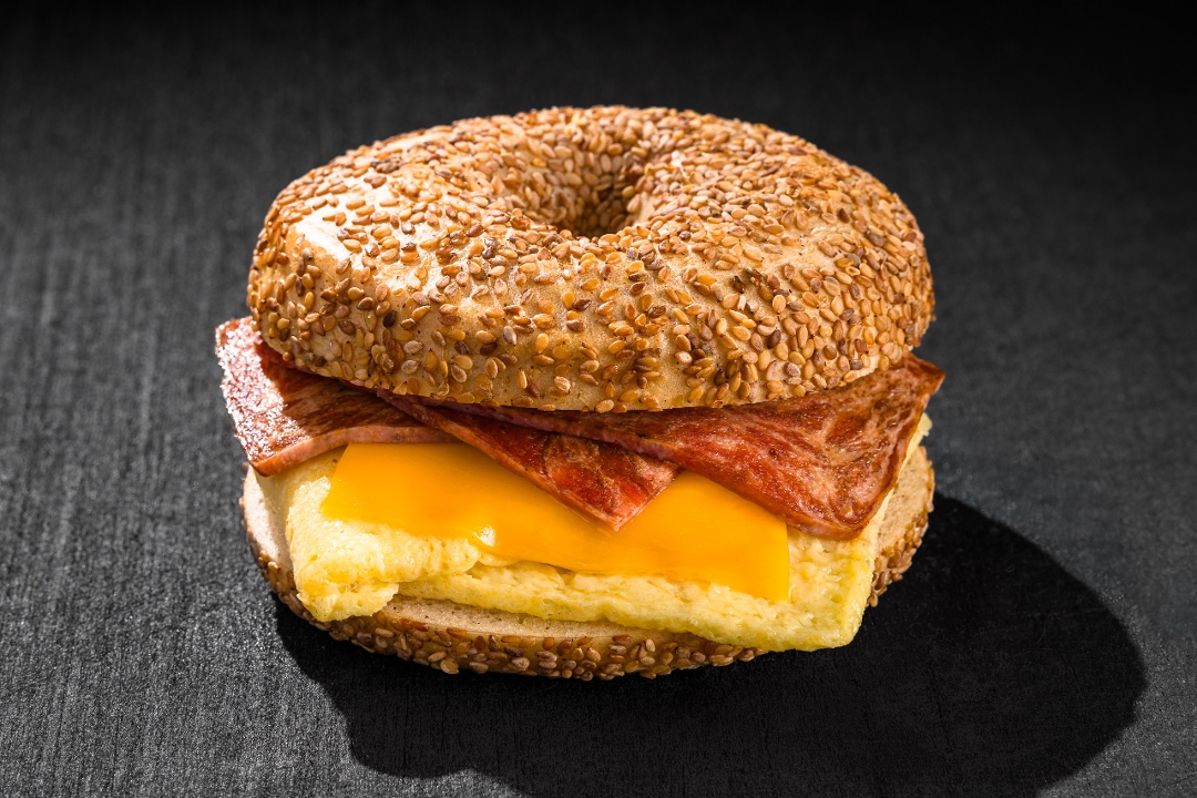 VEGAN BREAKFAST BAGEL.