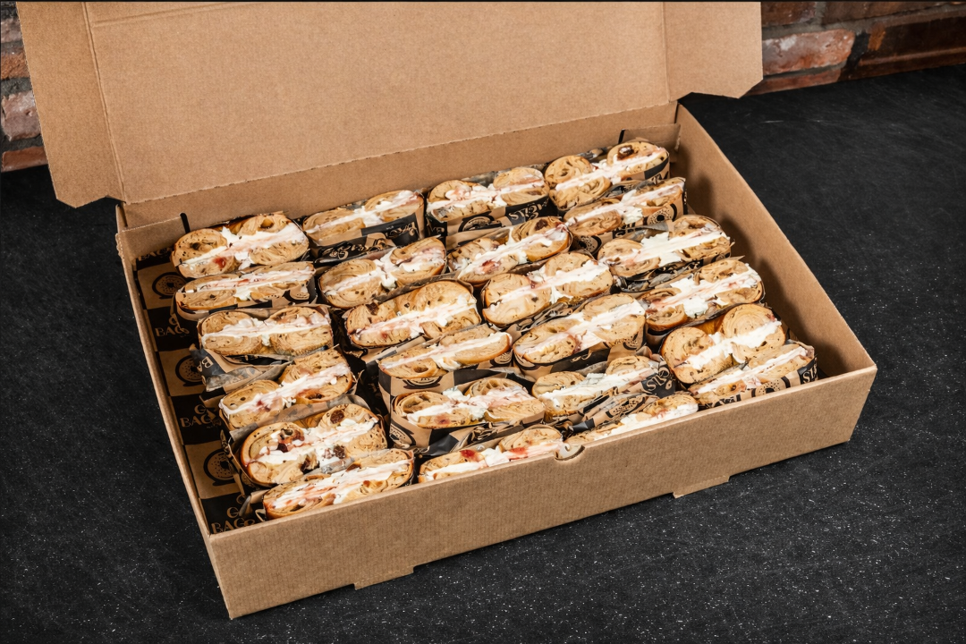 CINNAMON RAISIN CLASSIC BOX (12 Sandwiches).