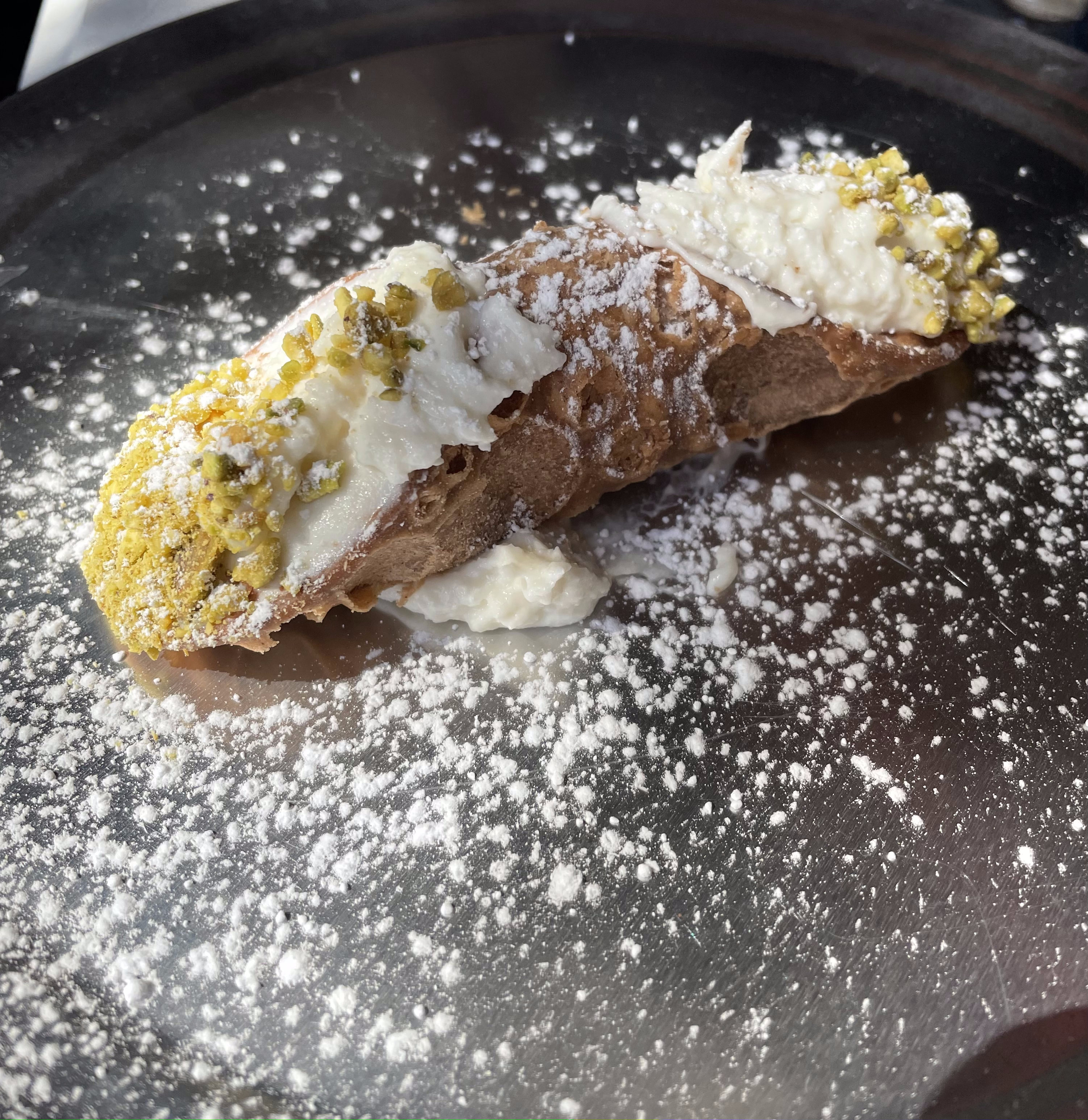 Cannoli.
