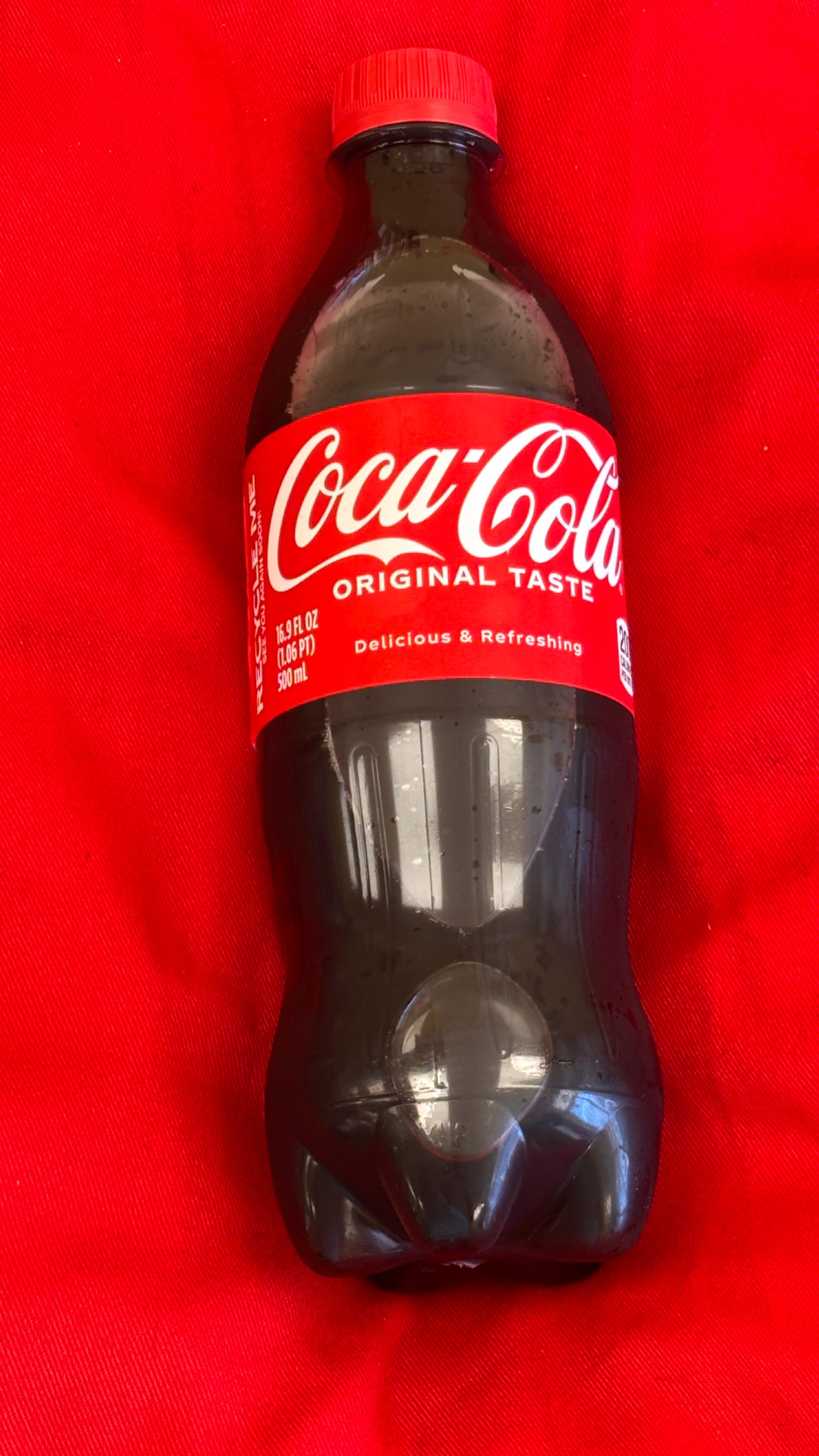 Coca Cola botella 16.9 Oz.