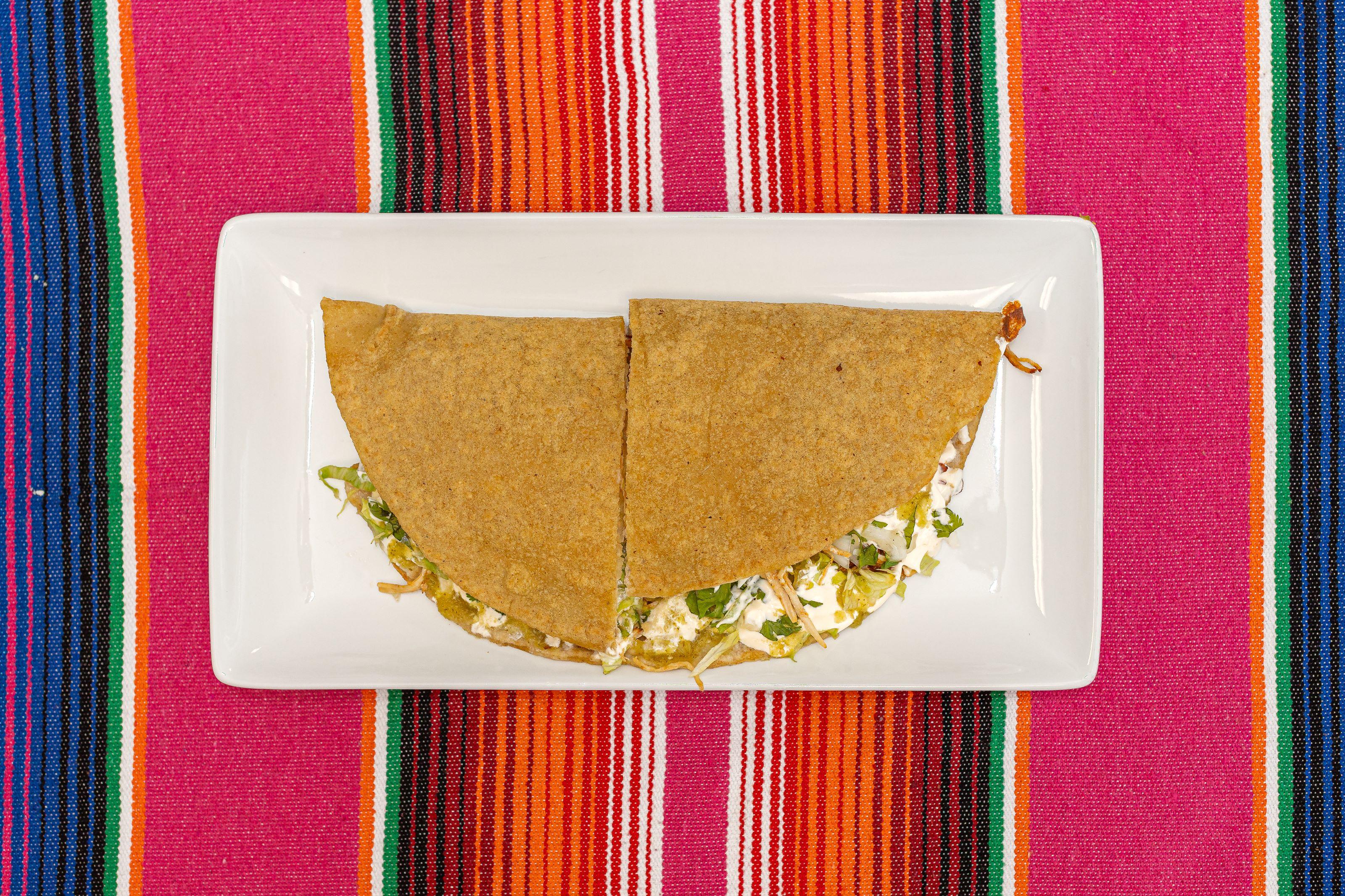 Quesadilla de Pollo ( Chicken ).