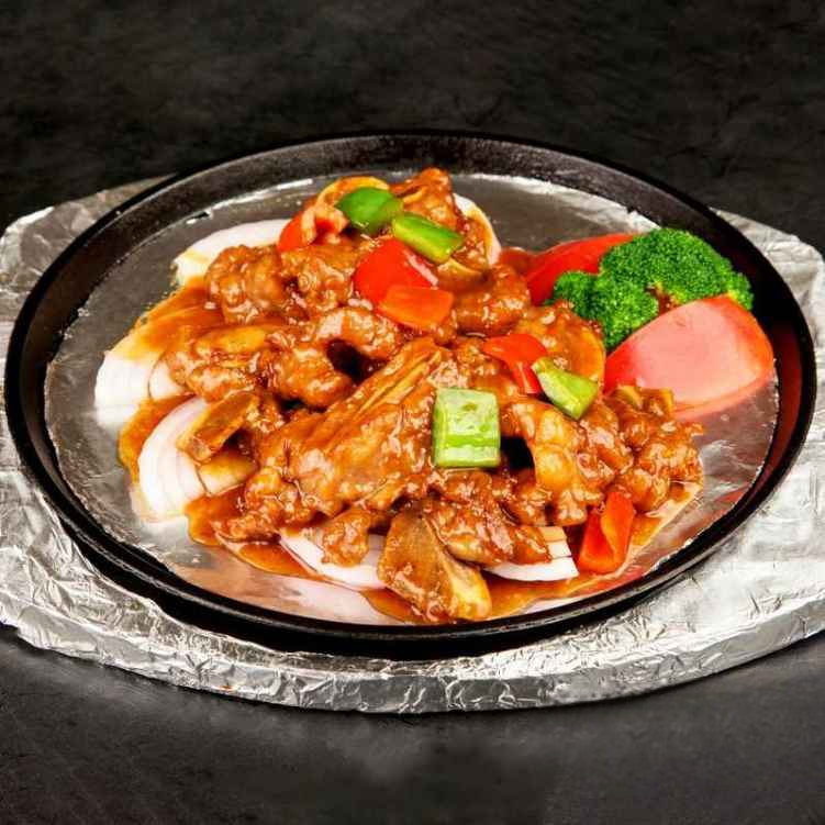 HT4. 鐵板黑椒牛仔骨/Sizzling Beef Short Ribs in Black Peppercorn Sauce.