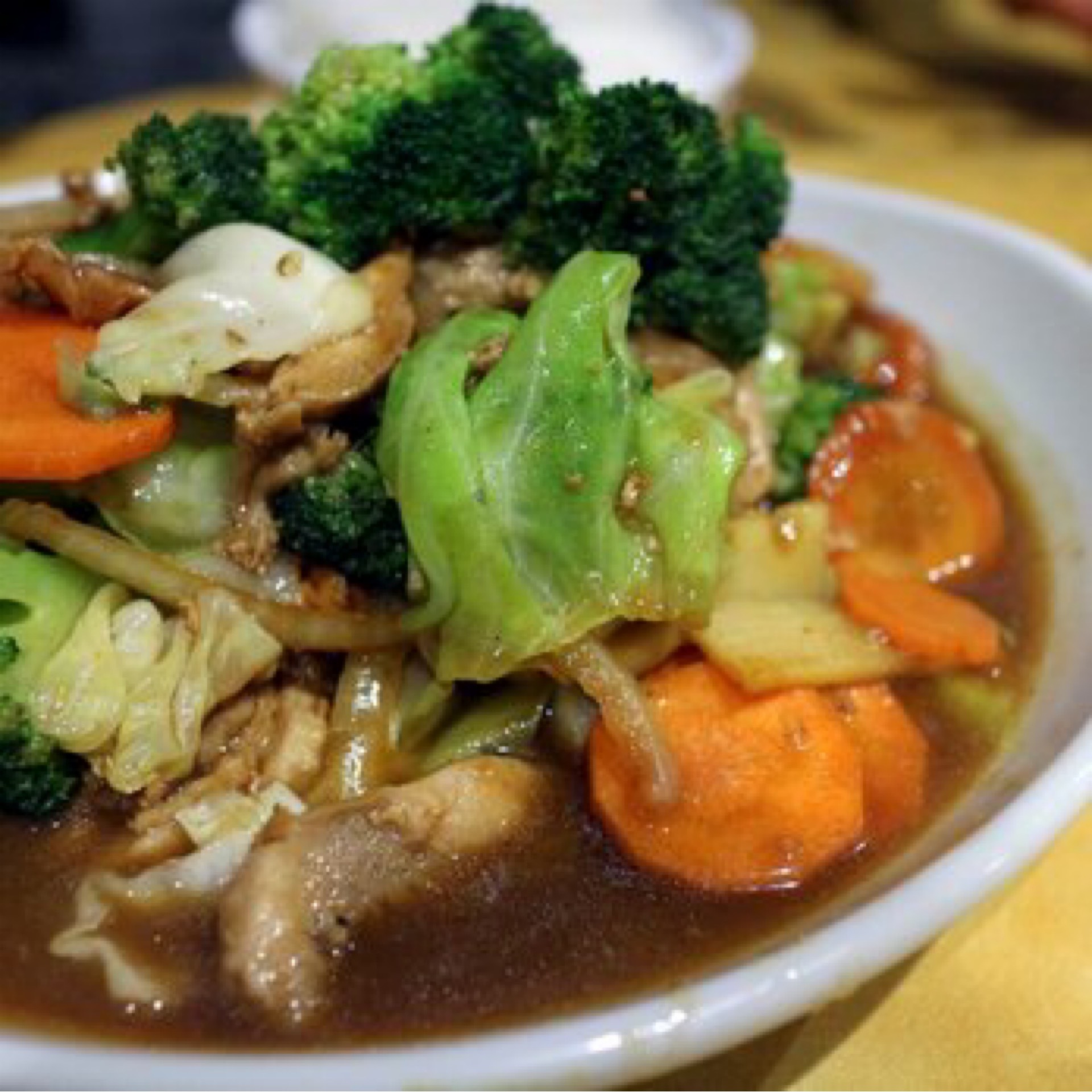32. Chicken mixed veggie - gà xào rau.