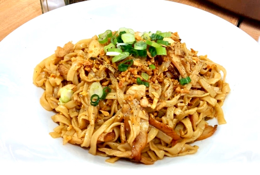 Garlic Chicken Noodle (SiJetKhohSwae) ဆီချက်ခေါက်ဆွဲ.