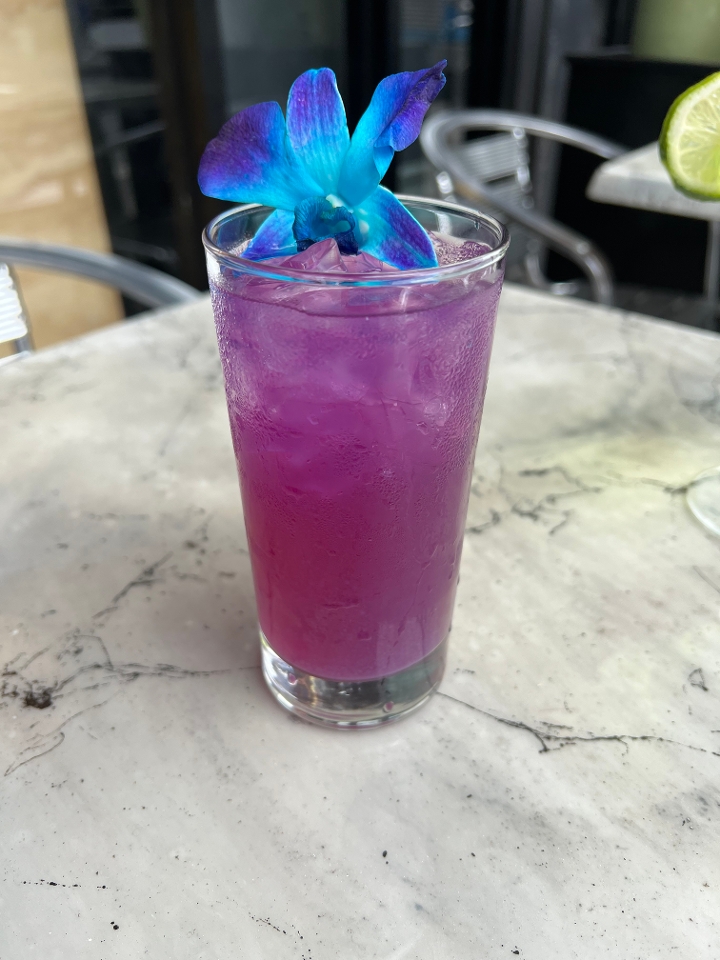 Homemade Lavender Lemonade (16 oz).