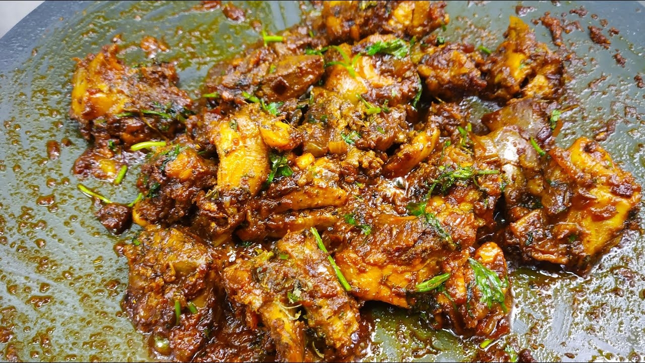 Chicken Tawa Sukka Varuval.
