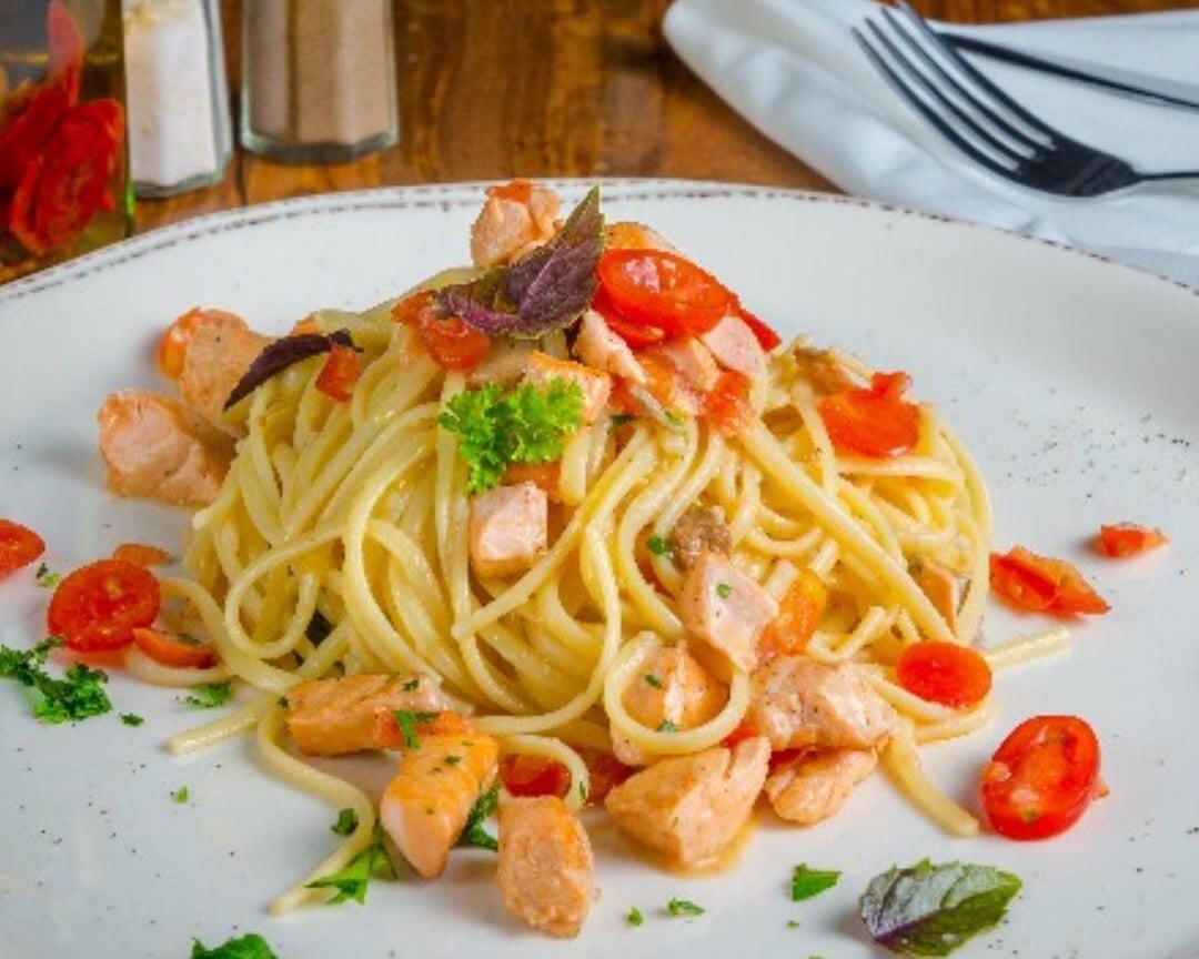 Spaghetti with Salmon & Cherry Tomato.