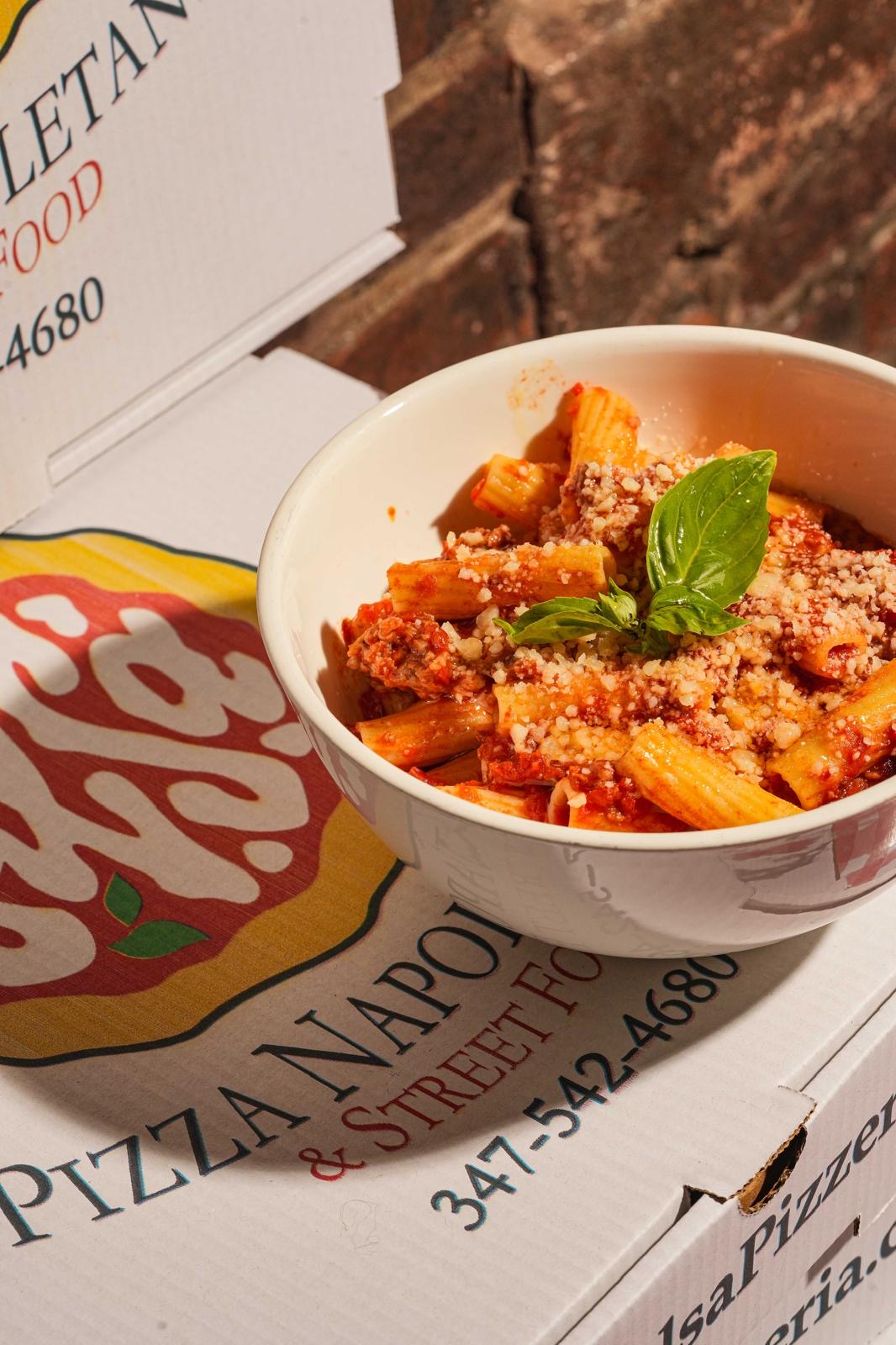 Rigatoni ricotta e ragu.