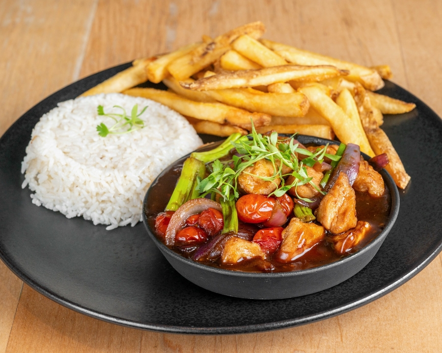 Pollo Saltado.