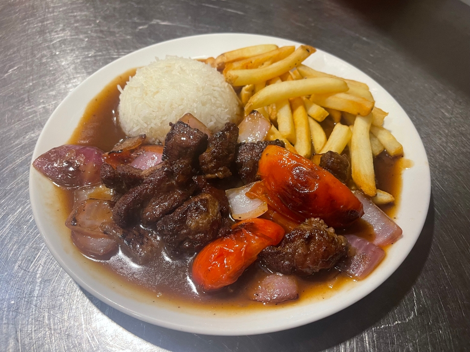 Lomo Saltado.