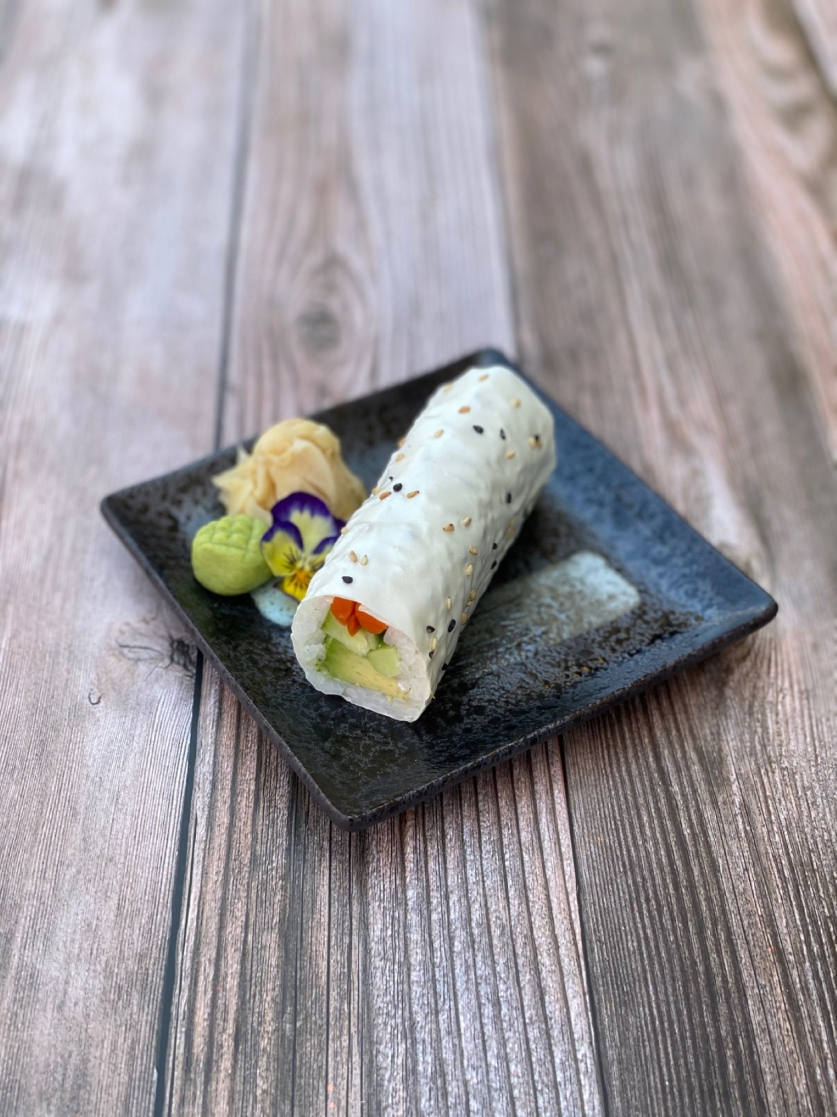 Vegetable Hand Roll [v].