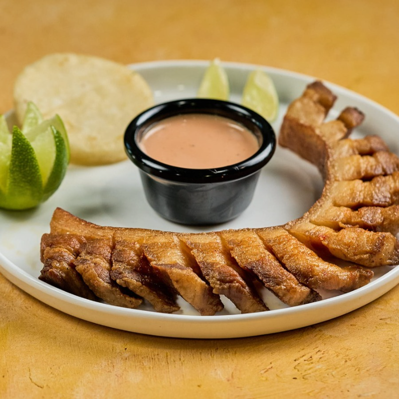 Chicharrón con Arepita.