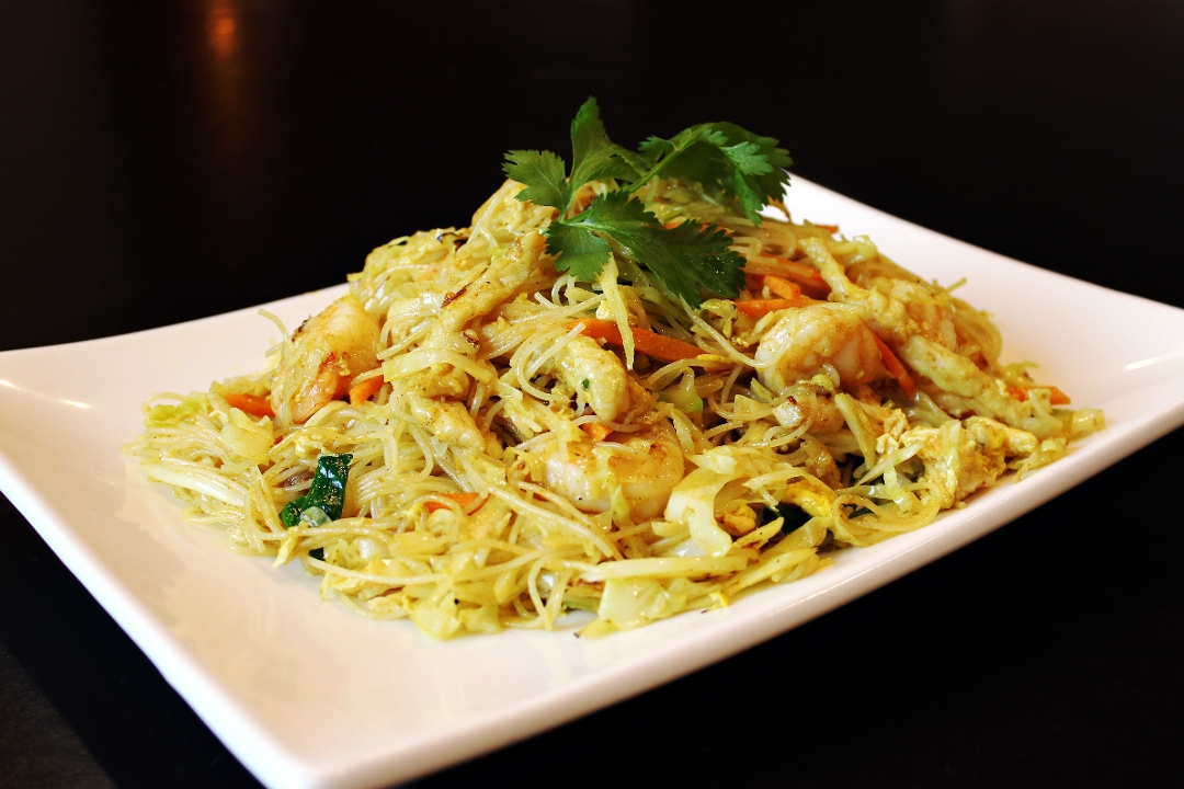 (D) SINGAPORE NOODLES.