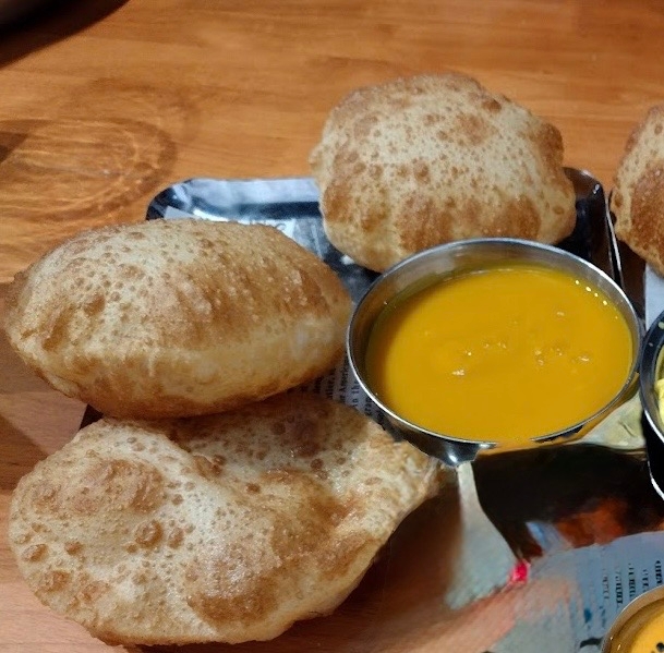 Aamras Poori (Seasonal).