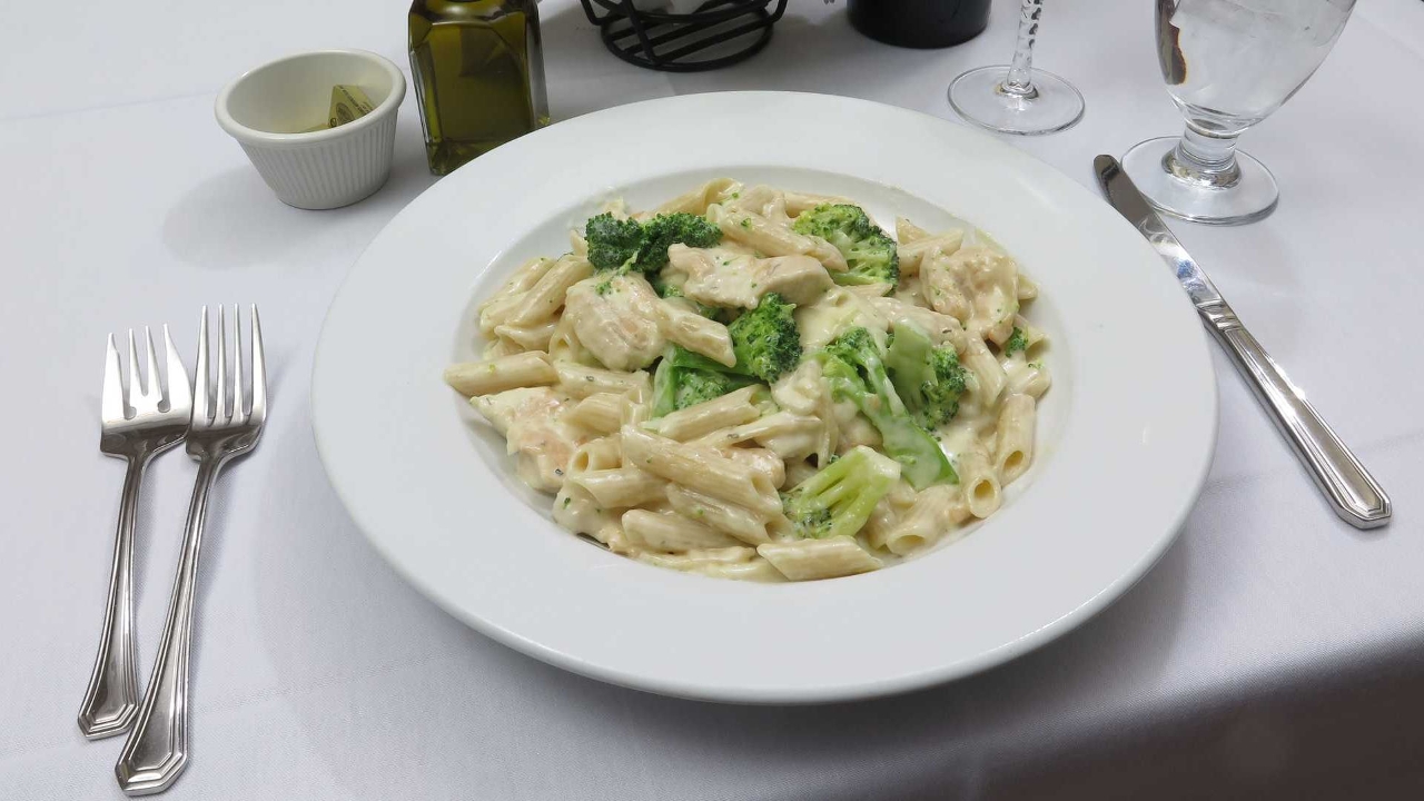 Chicken Alfredo.