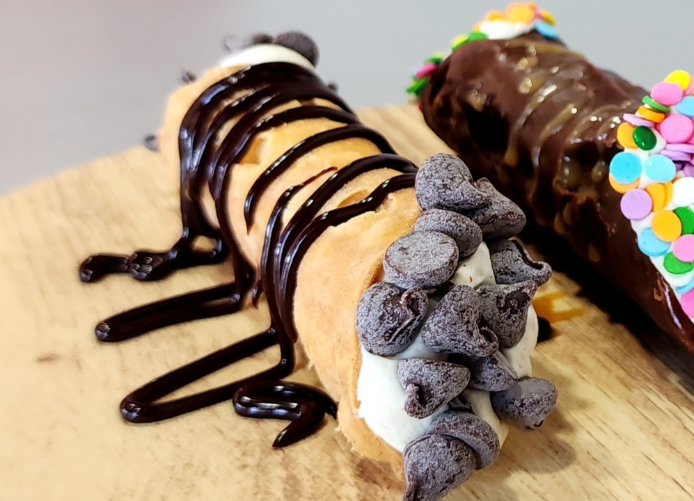 Cannoli.