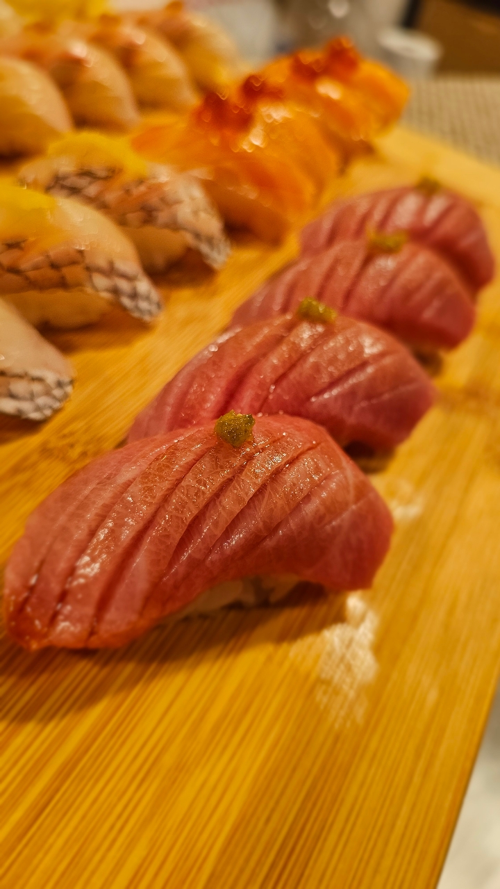 N Akami (bluefin tuna).