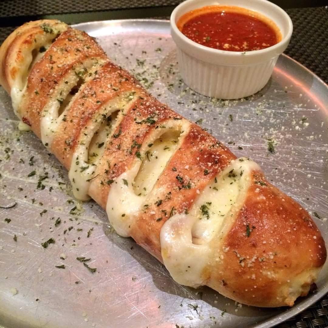 SM CHEESE STROMBOLI.