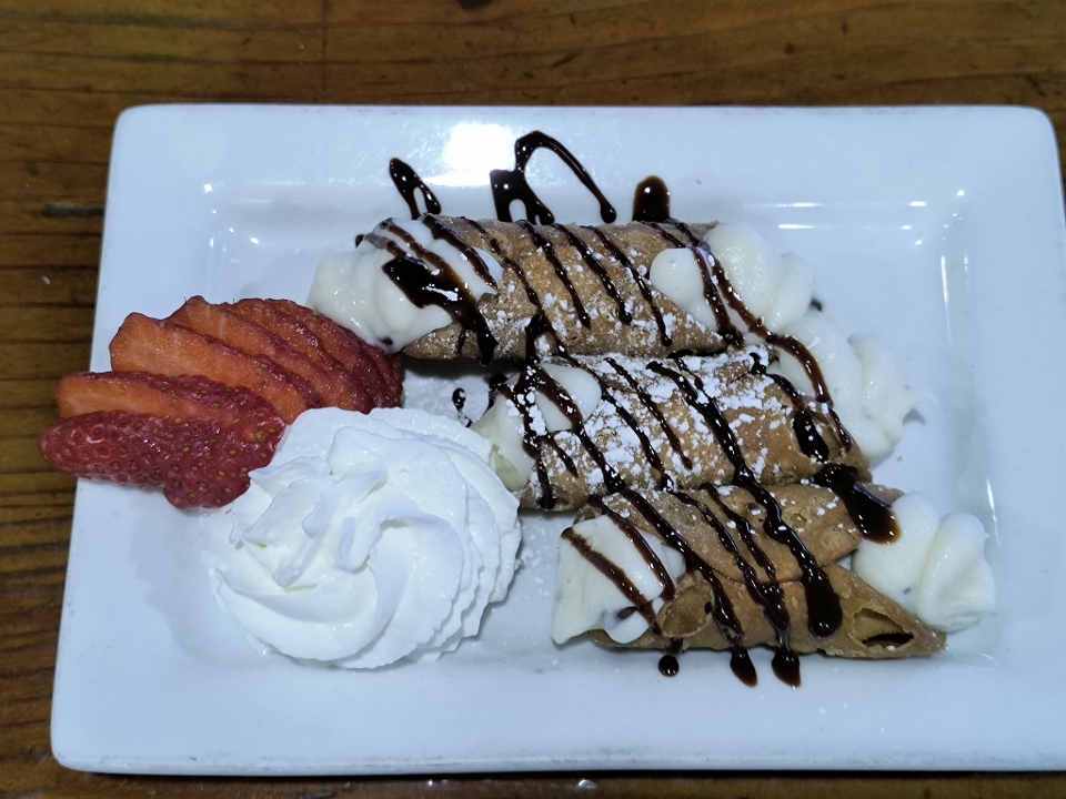 Cannoli.