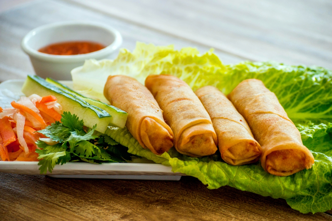 282 Lumpia Rolls (4pc).