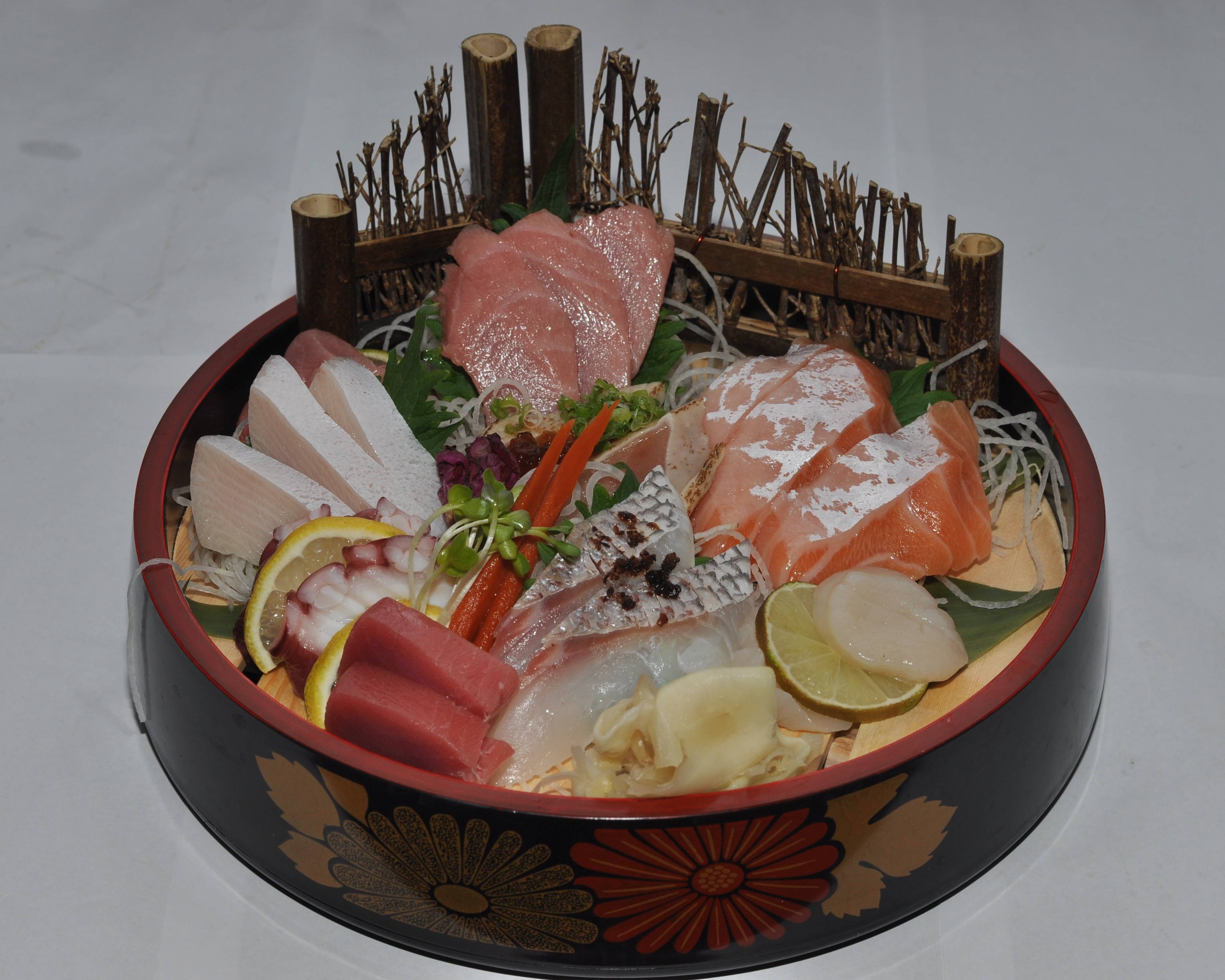 Omakase Sashimi Combo.