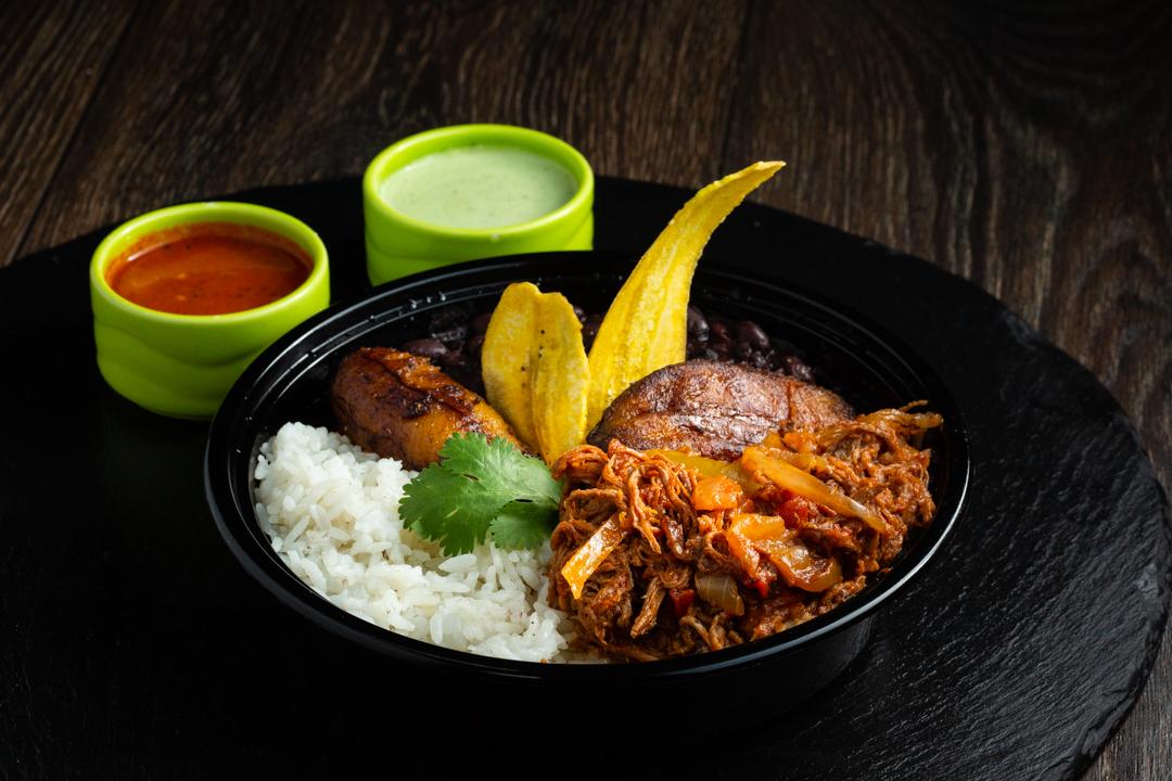 ESPECIAL MARTES ROPA VIEJA CHICKEN BOWL.