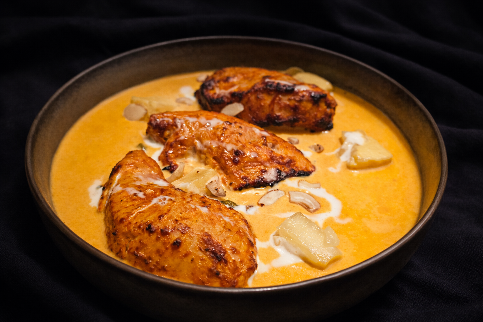Ananas-Kaju-Malai Chicken.