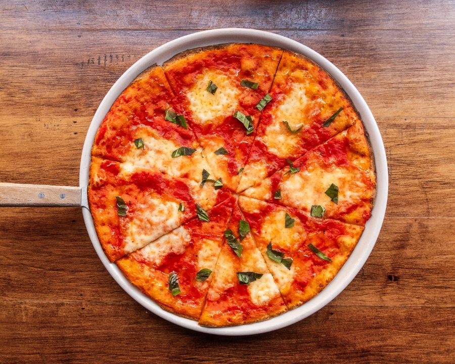 PIZZA MARGHERITA.